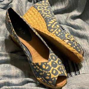 NWT RALPH LAUREN wedge sandal.Size 9.5